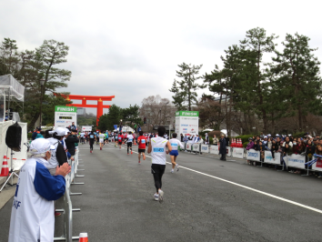 ゴールの平安神宮前。もう死にそう！！